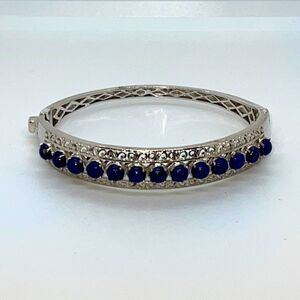 Beautiful Silver And Blue Clasp Bracelet